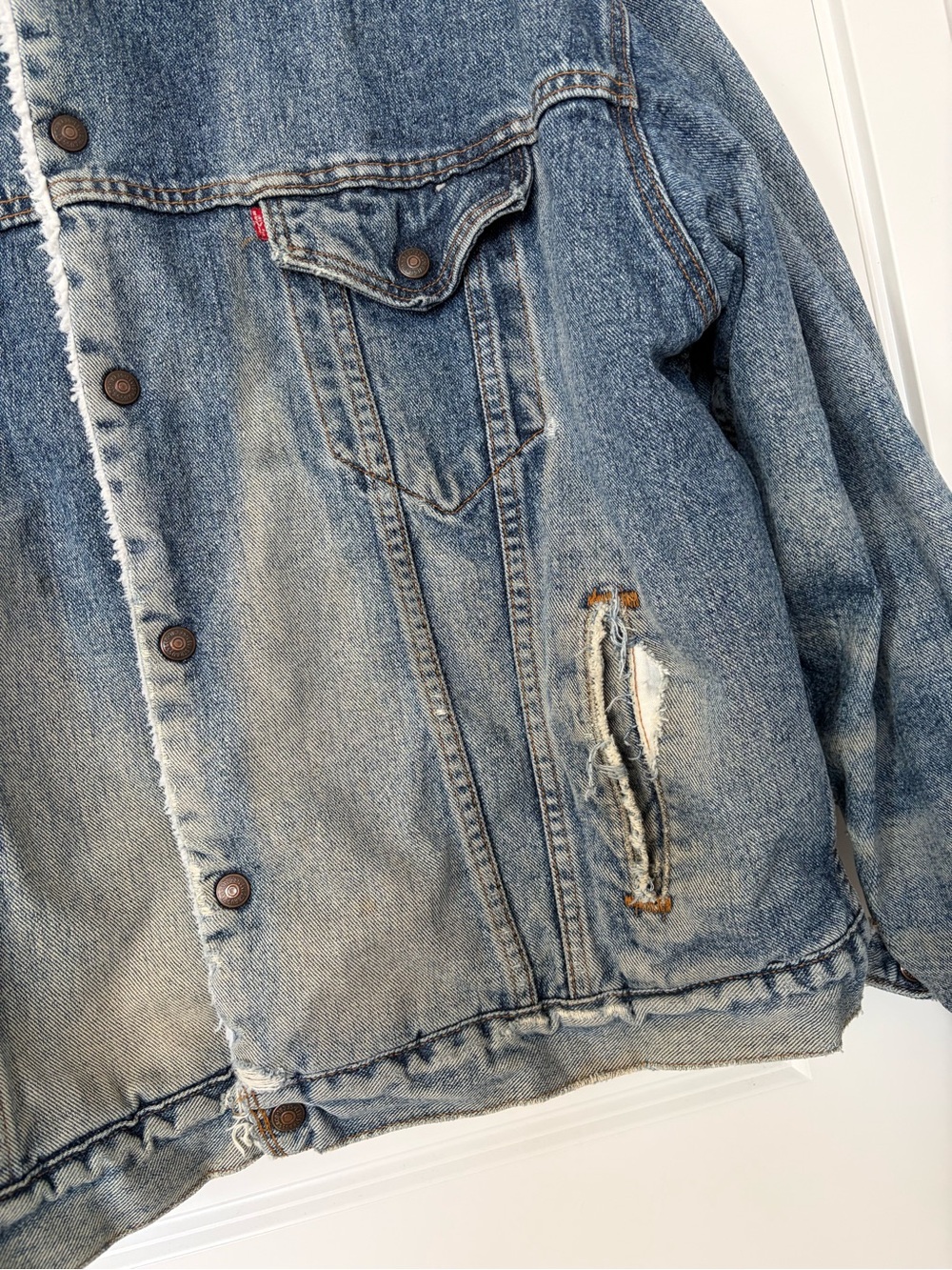 Vintage Levi’s Sherpa Lined Denim Jacket Distressed Acid Wash Grunge Trucker - Picture 4 of 14
